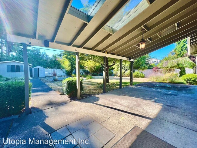 Building Photo - 3 br, 2.5 bath House - 335 NE 141st Ave.