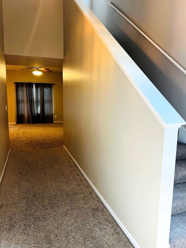 Building Photo - Charming 3-Bedroom Home with Modern Amenit...