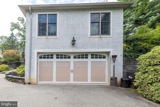 Building Photo - 1001 Jones Rd