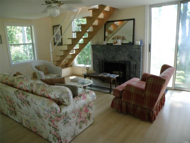 Foto del edificio - 2880 Harbor Ln