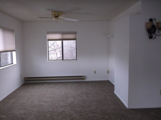 Building Photo - 333 W Leroux St