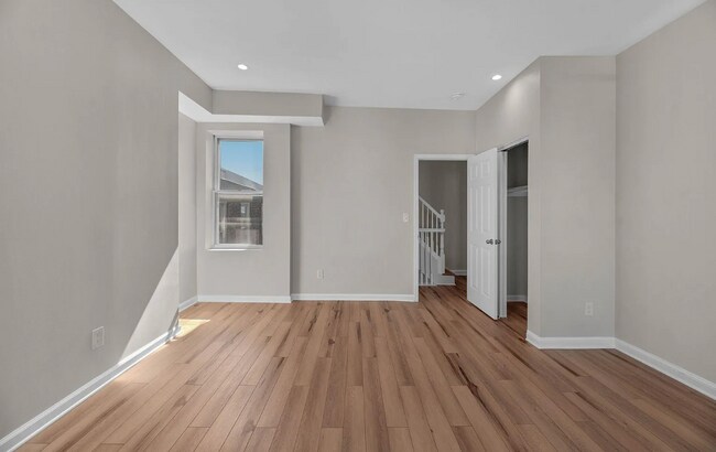 Foto del edificio - 121 N Patterson Park Ave