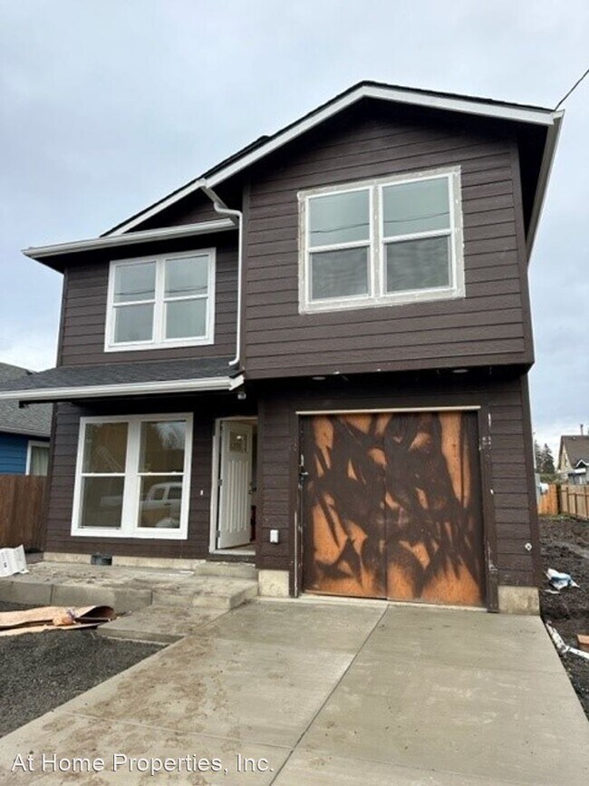 3 br, 2.5 bath House 1515 Jefferson Street House Rental in Albany