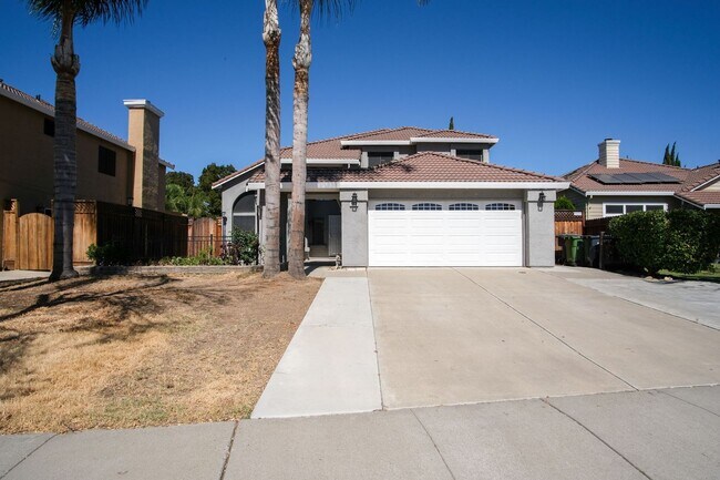 Foto del edificio - Beautiful 4 Bedroom / 3 Bath!