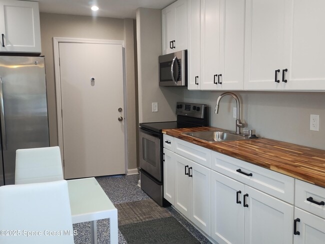 Foto del edificio - 390 W Cocoa Beach Causeway