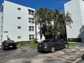 Building Photo - 9441 Evergreen Pl