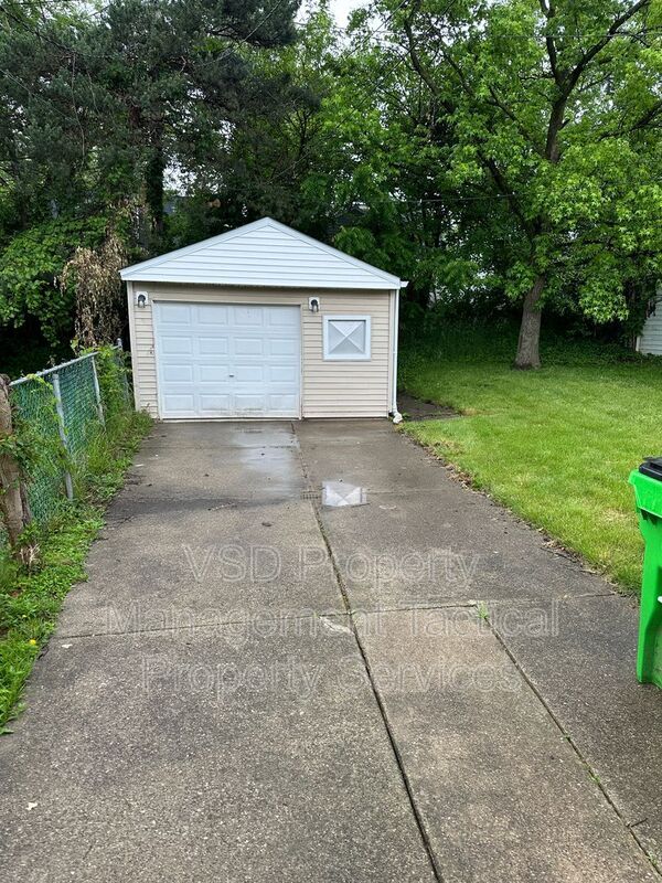 Foto del edificio - 12413 Garland Ave