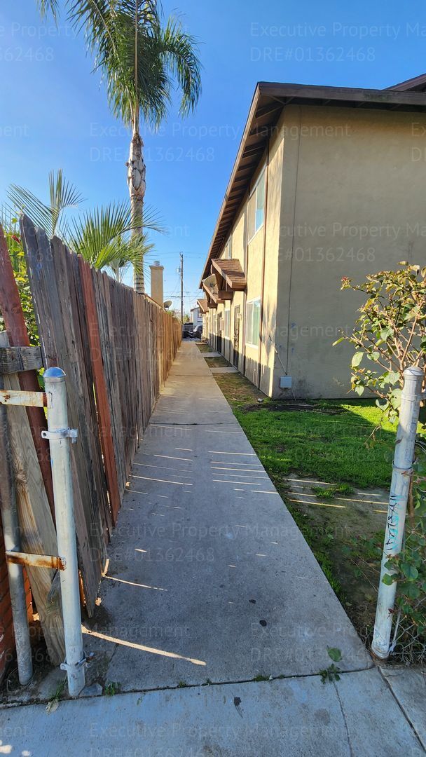 Foto del edificio - 2 bedroom 1.5 bathroom townhome (Move In Special Available OAC)