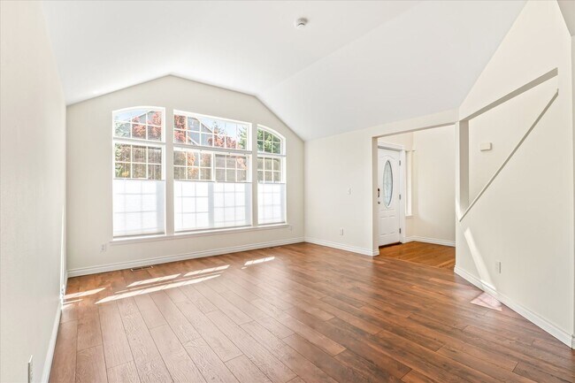 Foto del edificio - Well-Appointed 3BR Home with AC, Garage, & Fenced Backyard!