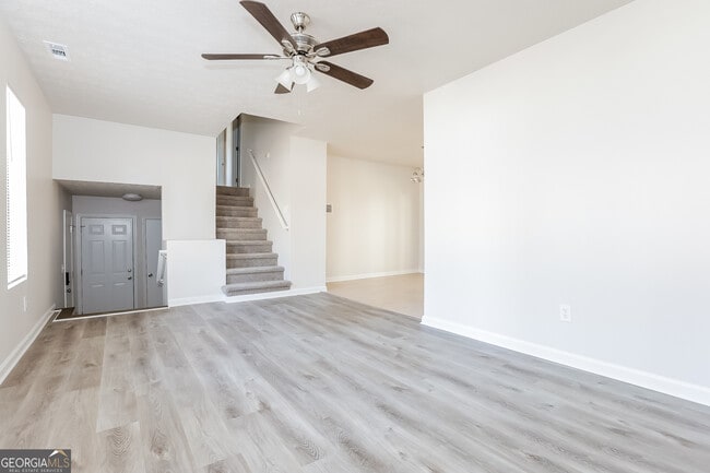 Foto del edificio - 7000 Merrywood Dr