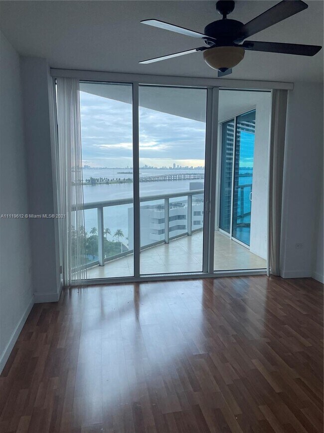 Foto del edificio - 480 NE 30th St