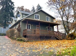 Building Photo - 921 Eugene St