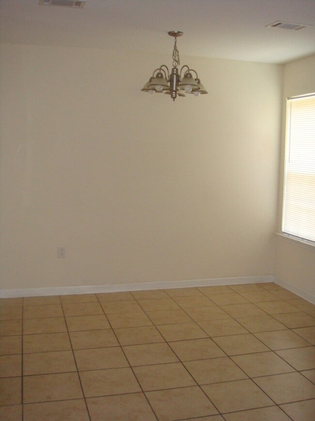 Building Photo - 1714 B Almond Tree Place