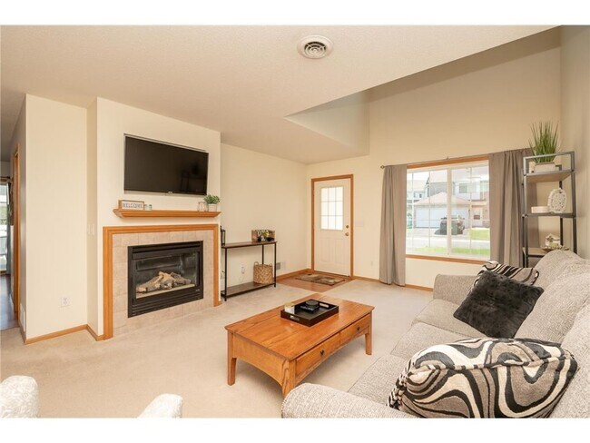 Foto del edificio - 9277 Inland Ln N