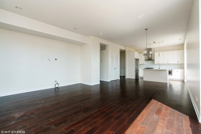 Building Photo - 514 N Damen Ave.