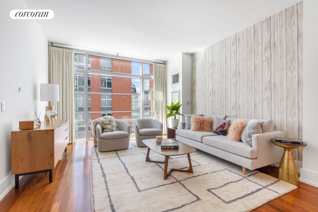 Primary Photo - 163 W 18th St