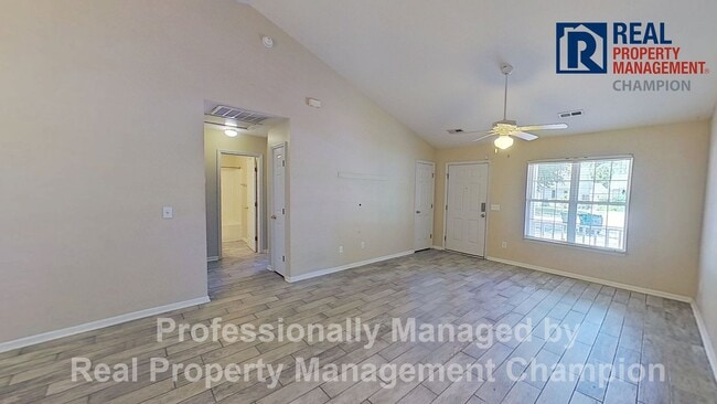 Photo - 3 BD/2BA Home with Fenced Back Yard in Azalea Trace - Students Welcome