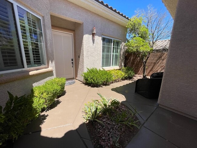 Building Photo - Stunning Single-Story Home with Casita in ...