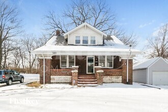 Building Photo - 1455 S New Florissant Rd