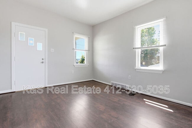 Building Photo - 433 28th St