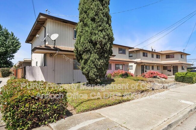 Building Photo - 908 Minaker Dr
