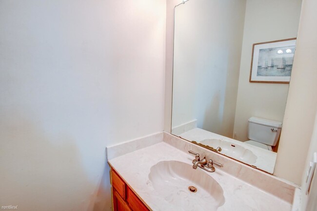 Foto del edificio - 2 br, 2.5 bath Townhome - 17423 Red Oak Dr...