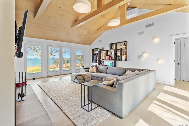 Building Photo - 4 N Shore Rd