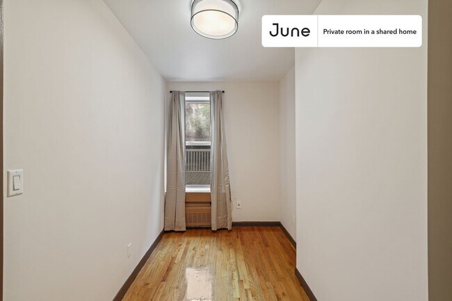 Foto del edificio - Room in Shared 3 bed/1 bath home