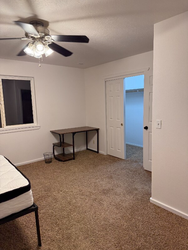 Building Photo - 1319 W Hasket Cir