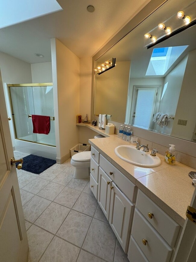 Building Photo - 4bd/4ba Kirkland House