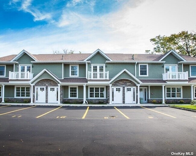 Building Photo - 170 W Montauk Hwy