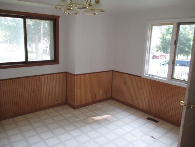 Building Photo - 1202 West Ave