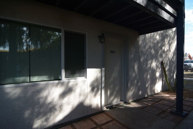 Foto del edificio - 2 Bedroom 1 Bath Apartment! Close to the U...