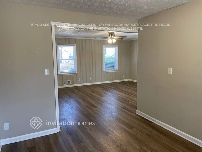 Building Photo - 921 Walnut Cir SW