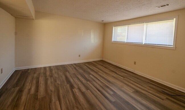 Foto del edificio - 922 Southern Hills Dr