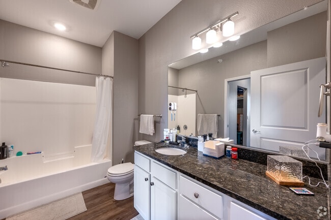 1BR, 1BA - 890SF - Bathroom - Prairie Place