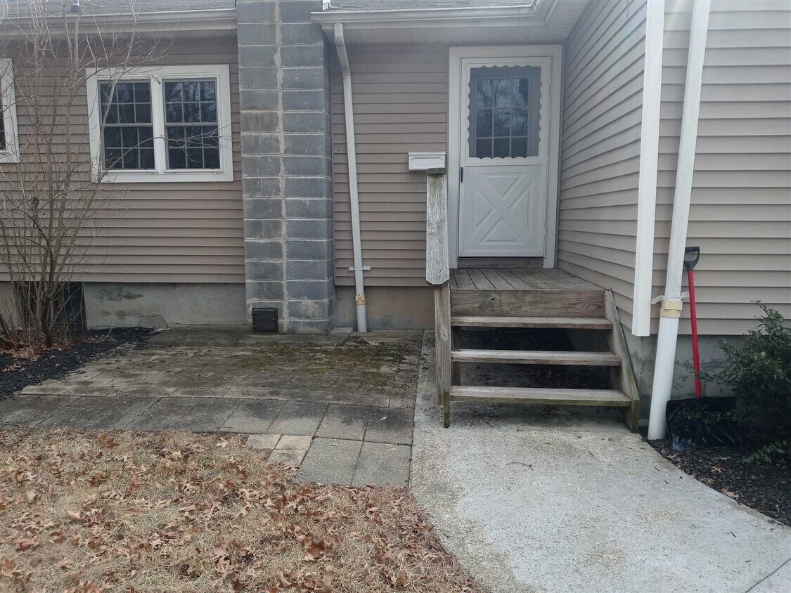 179 Widmer Rd Unit 2, Wappingers Falls, NY 12590 Room for Rent in