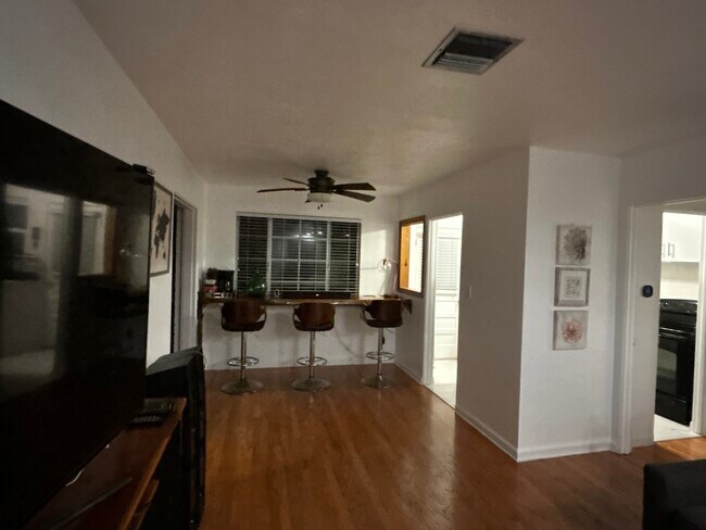 Foto del edificio - 2121 Stanley St