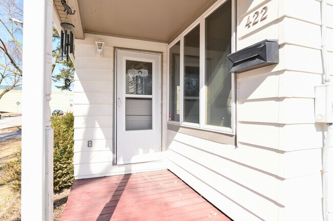 Building Photo - 422 S 89th St