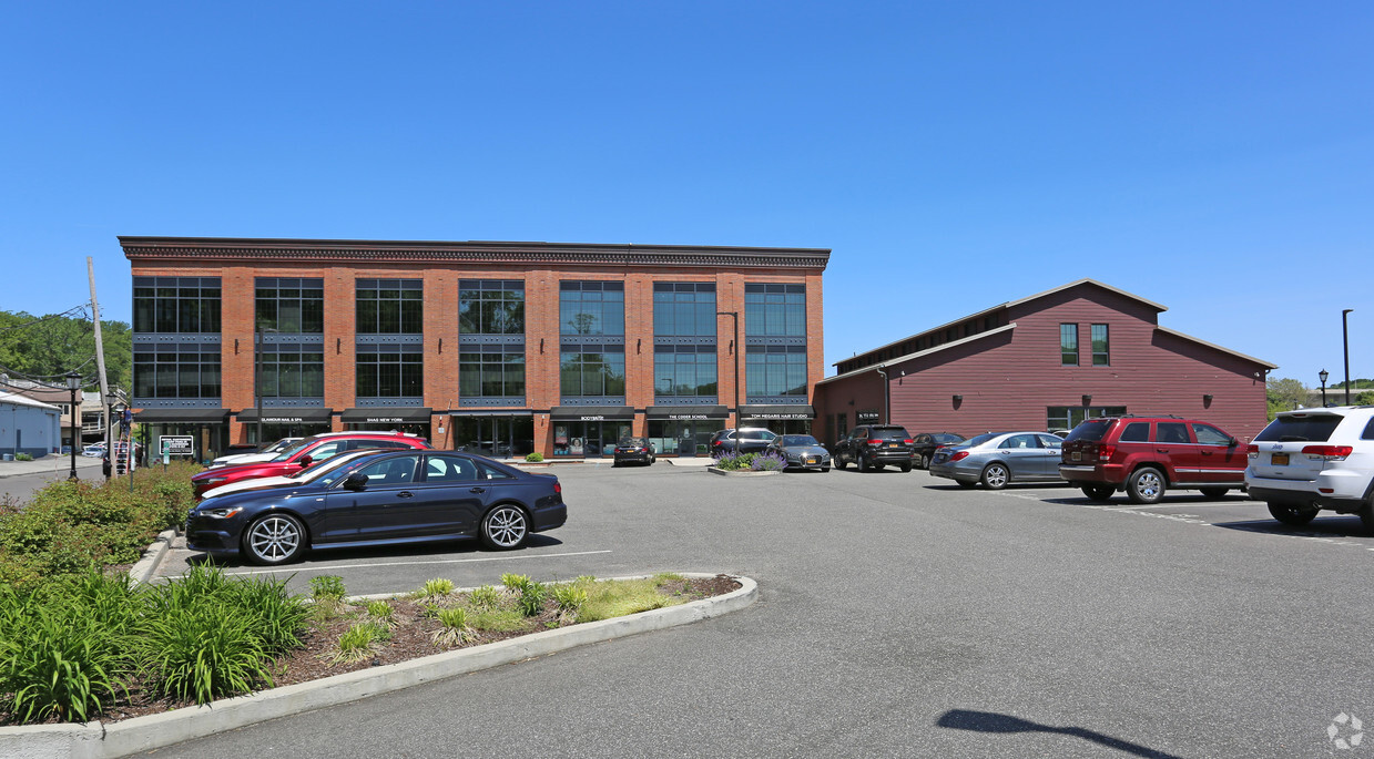 Primary Photo - Roslyn Lumber Yard