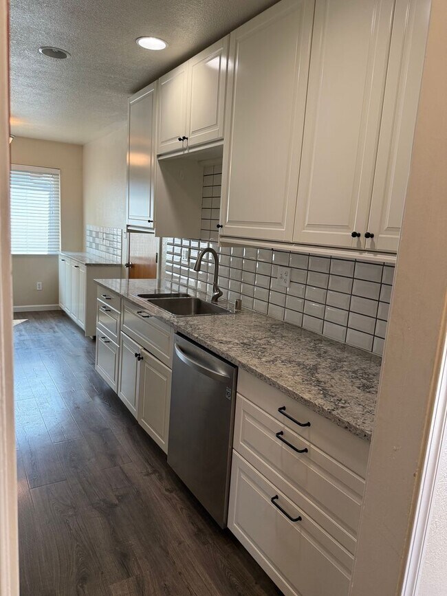 Foto del edificio - Recently Remodeled Home in Charming Neighborhood