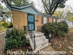 Building Photo - 554 Sandridge St