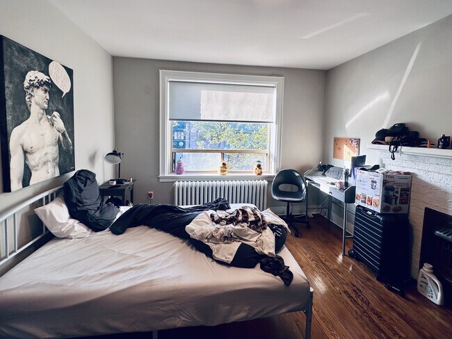 Photo du bâtiment - 597 St Clair Ave W