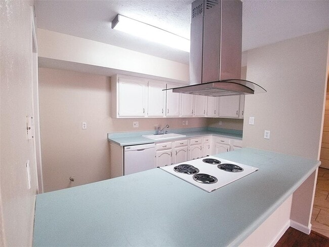 Building Photo - 6927 Tara Dr