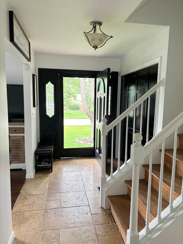 Foto principal - 5752 Pine View Dr