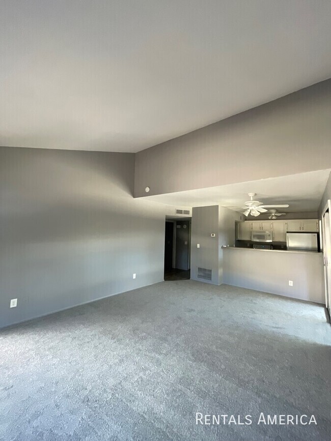 Building Photo - Updated Condo Available in Dobson Ranch!