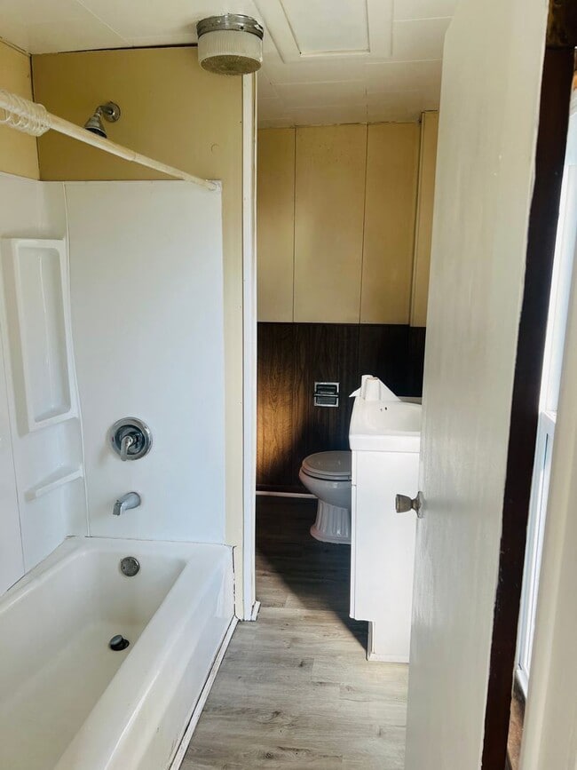 Building Photo - 4 br, 1 bath House - 1611 S. Beaver St.