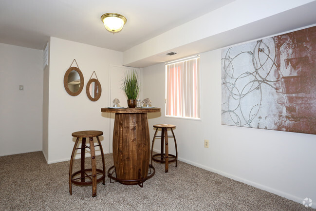 Dining Area - Key Landing