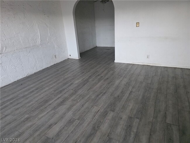 Foto del edificio - 595 S Royal Crest Cir