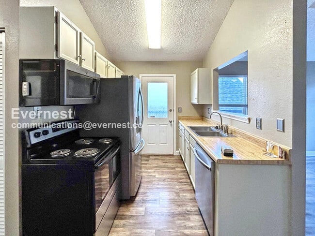 Foto del edificio - 6655 Lonsdale Dr